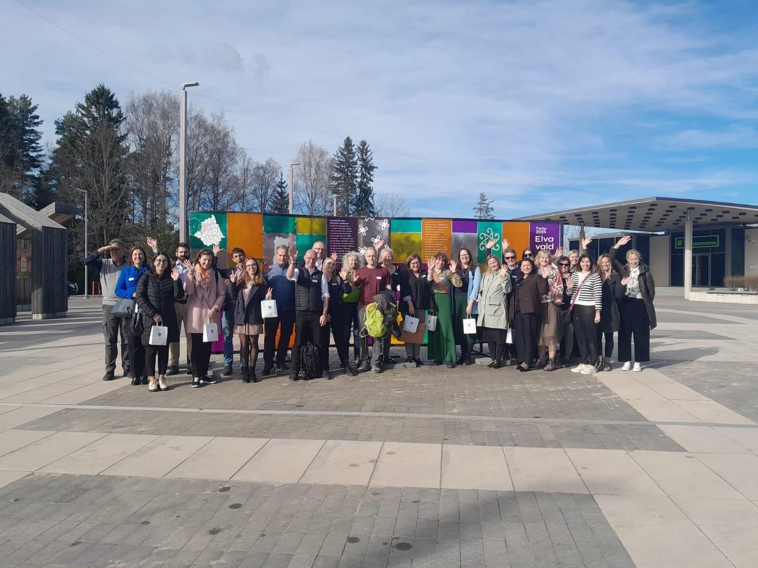 Projektimeeskonna foto Elva Keskväljakul