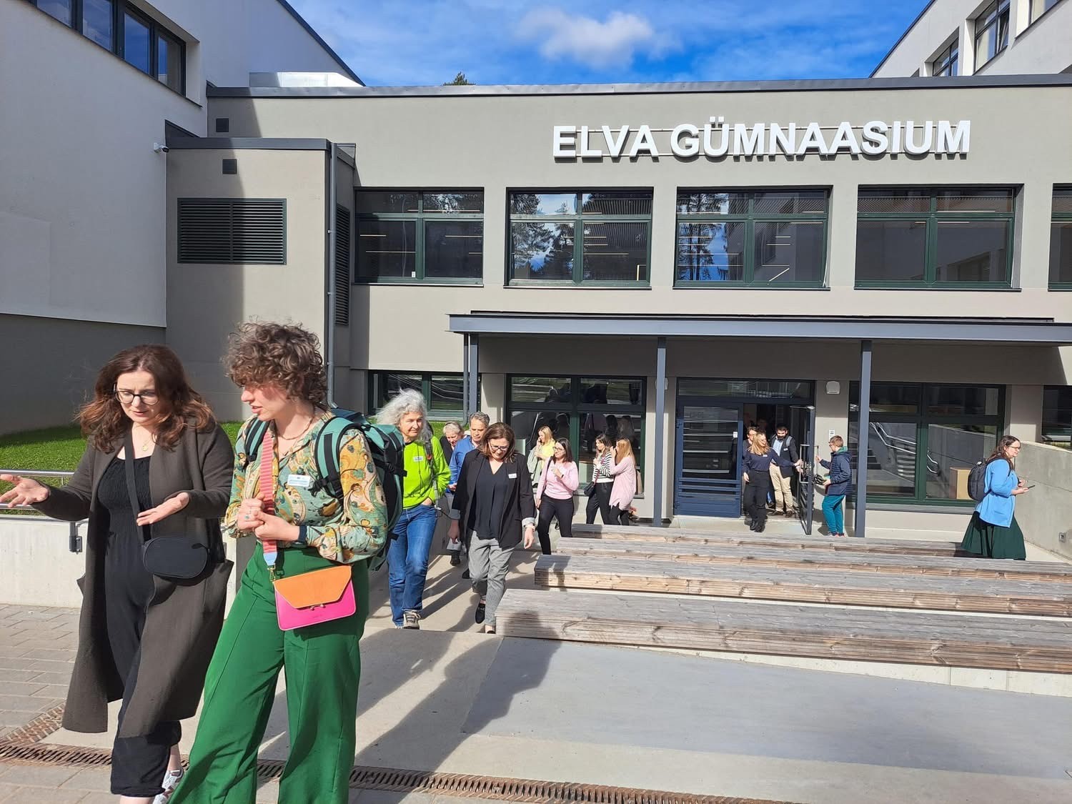 Foto Elva Gümnaasiumi hoones digilahendustega tutvumas