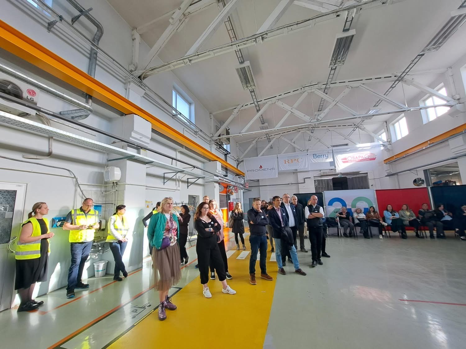 Foto Promensi tehasega tutvumas Rõngus