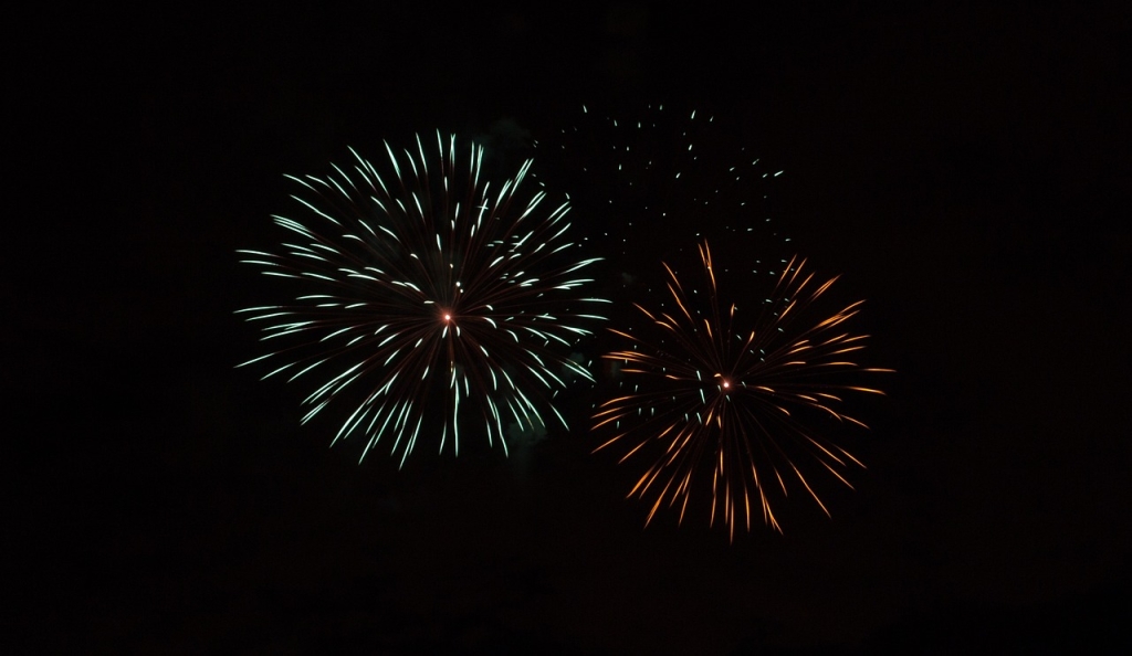 fireworks-710358_1280.jpg