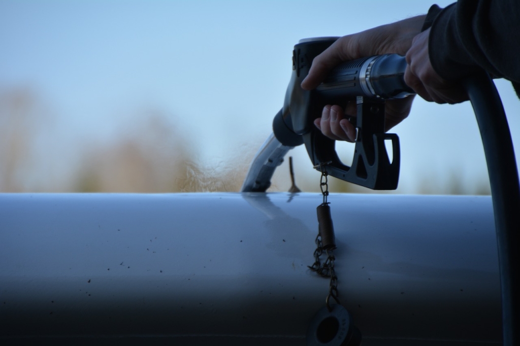 refuel-3688264_1280.jpg