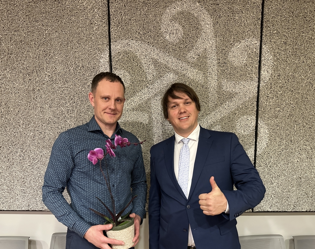 Marek Pihlak (vasakul) on uus Elva vallavolikogu liige. Raimond Pihlap jätkab tööd volikogus.