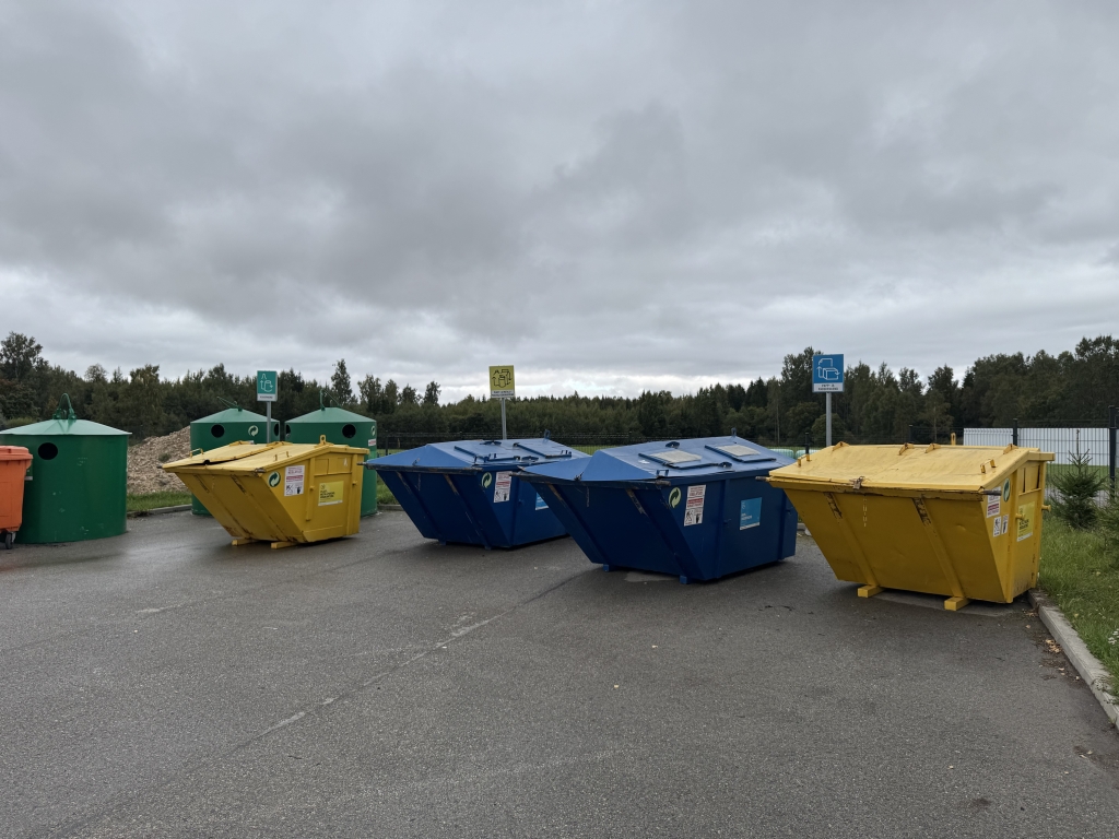 Elva jäätmejaama konteinerid